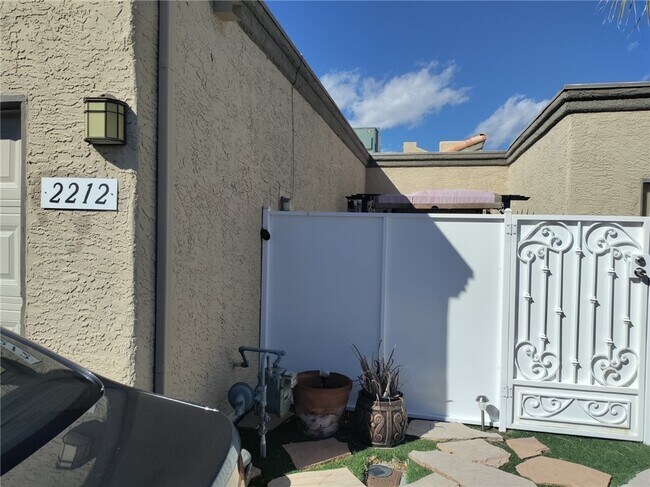 Foto del edificio - 2212 High Dunes Ln