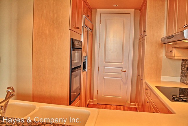 Building Photo - 2400 Cherry Creek S Dr
