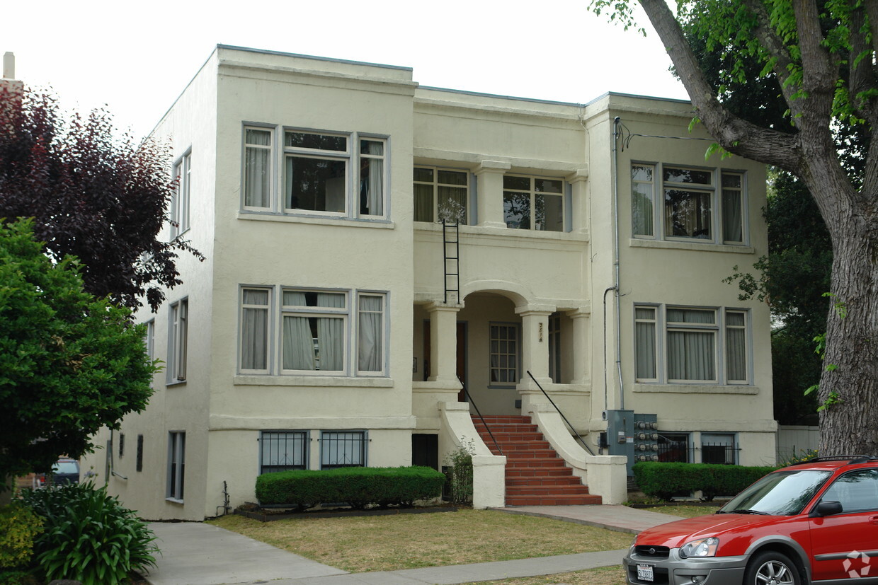 Primary Photo - 2814 College Ave