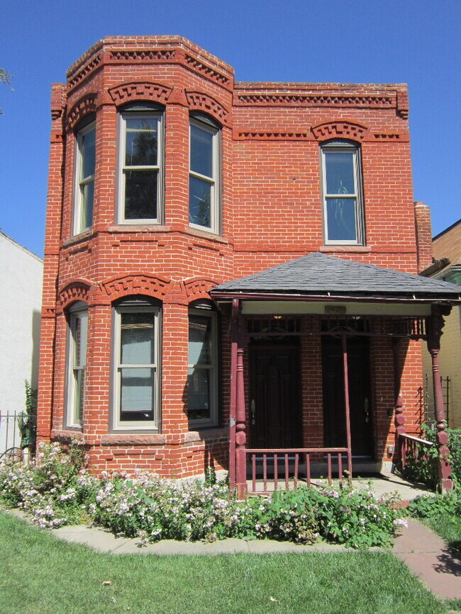 Downtown Denver Italianate Front Entry - 2423 Tremont Pl