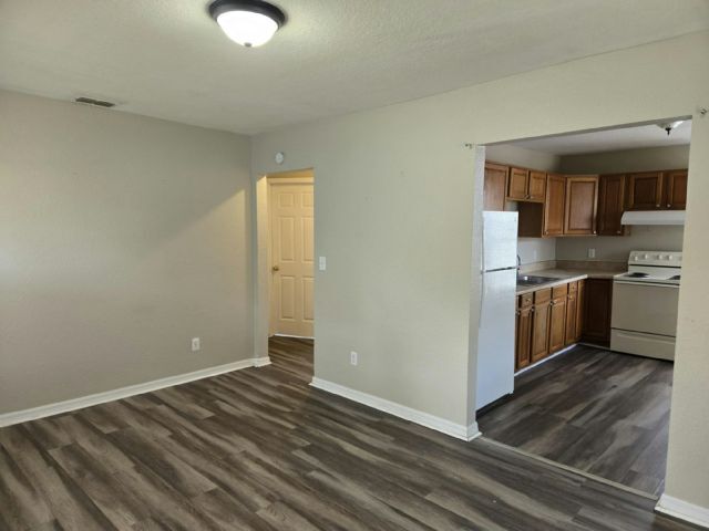 Foto del edificio - 24 Webb Ln