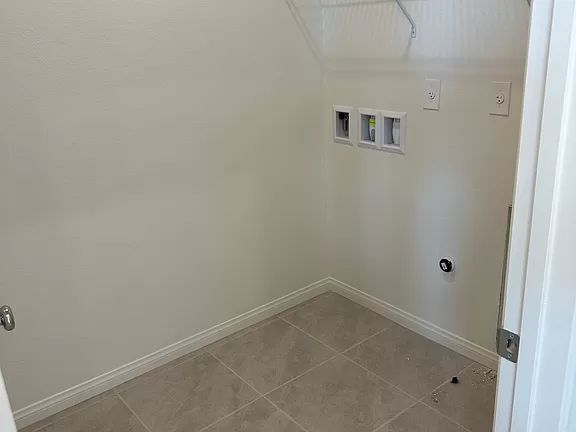 Building Photo - Move in ready home