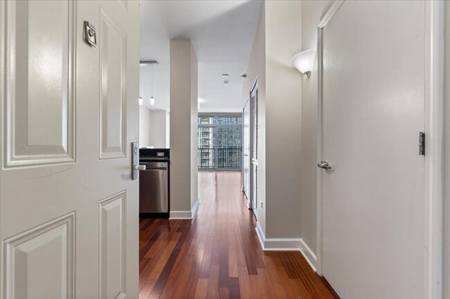 Building Photo - 1600 S Prairie Ave