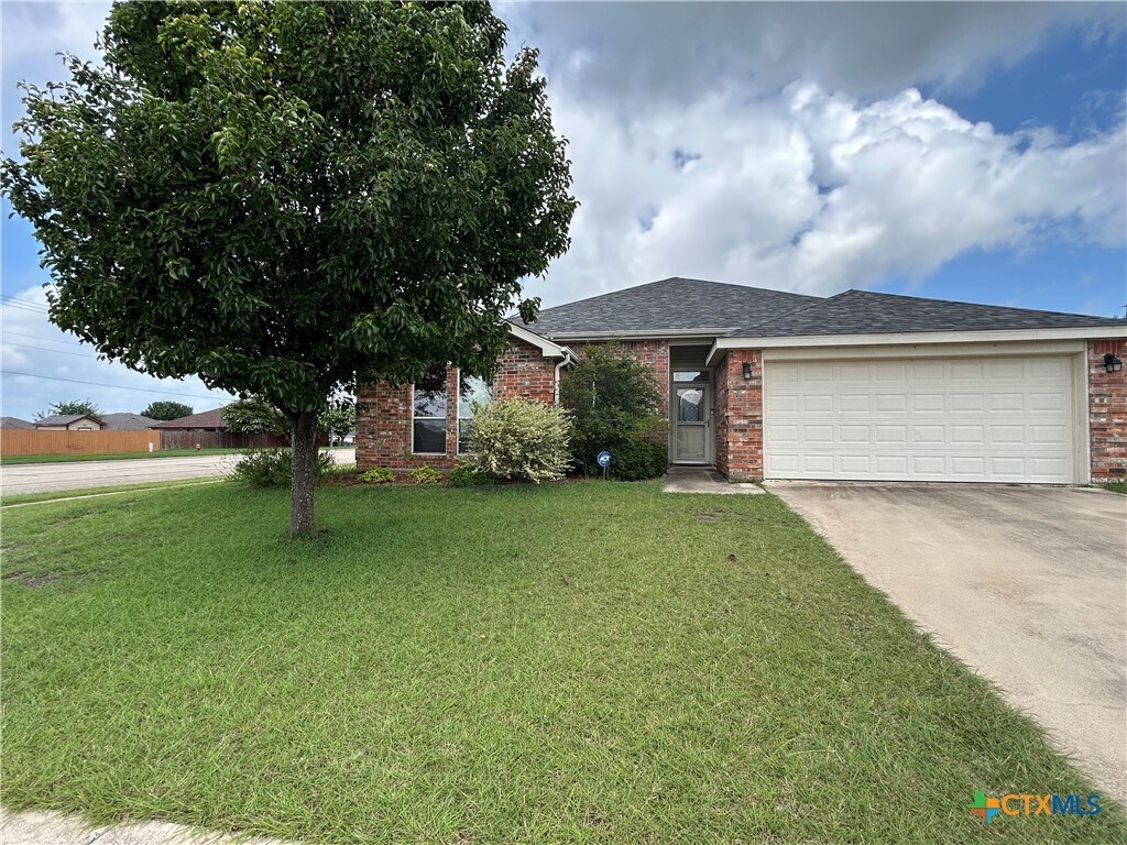 Foto principal - 2401 Joseph Dr