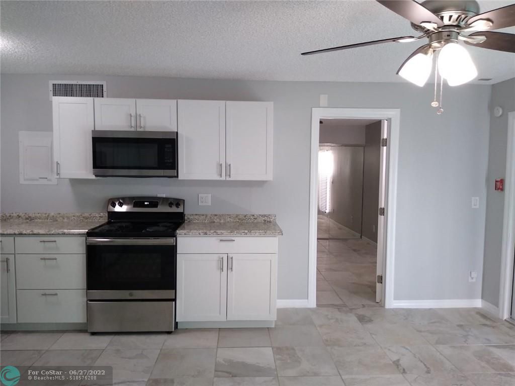 645 Executive Center Dr Unit R205, West Palm Beach, FL 33401 Condo