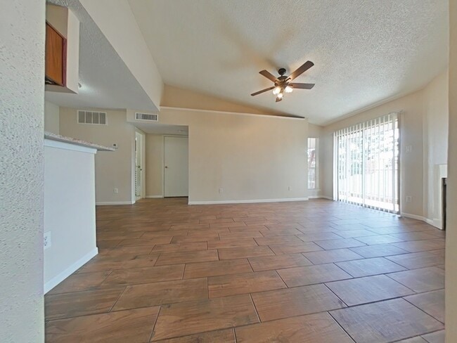Foto del edificio - 3770 Lovers Wood Ln