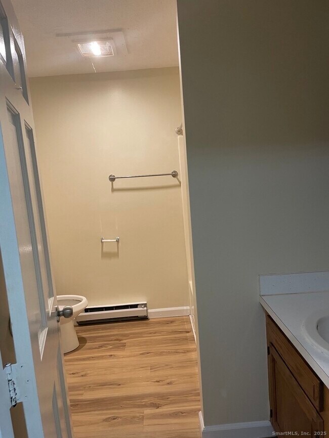 Foto del edificio - 68 W Main St