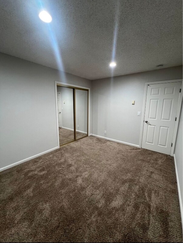 Foto del edificio - 14850 Oka Rd