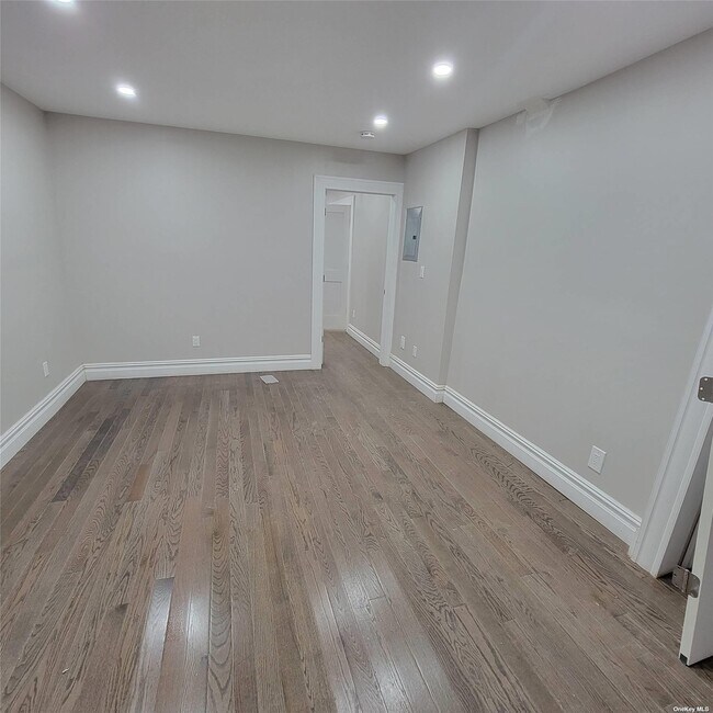 Foto del edificio - 534 Jefferson Ave