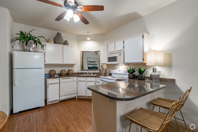 Custom Deluxe III 2BR, 2BA - 1093SF - Kitchen - The Links at the Rock