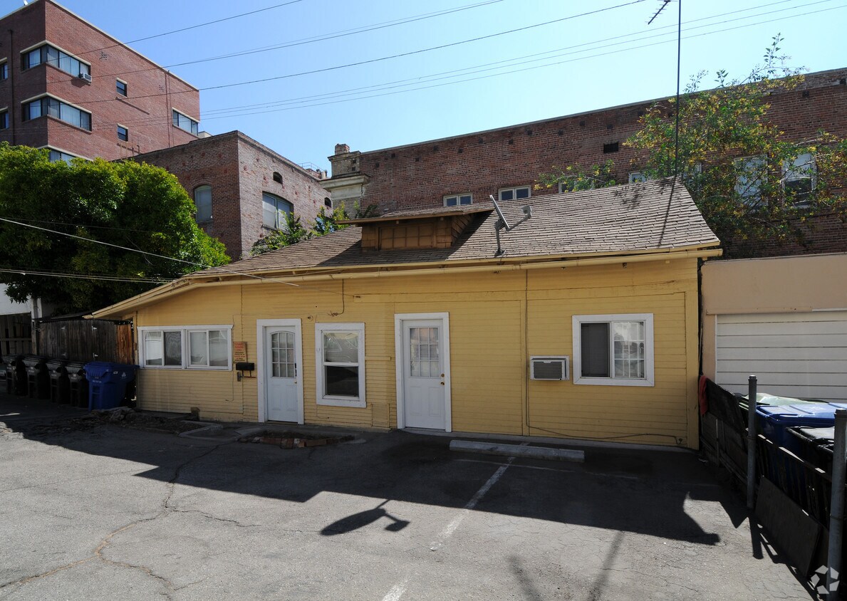 Building Photo - 1732 N Wilton P