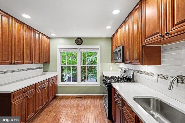 Building Photo - 7468 Brighouse Ct