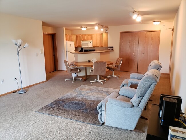 Building Photo - 880 Garden Dr