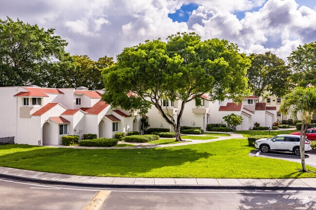 Townhomes - Savannah Place Apartments