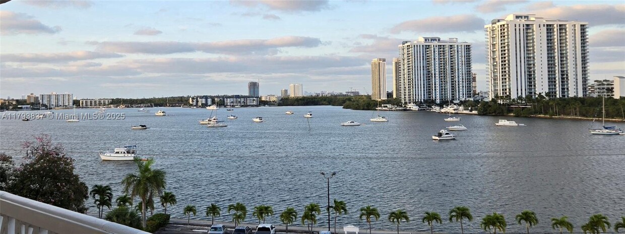 Foto principal - 2905 Point E Dr