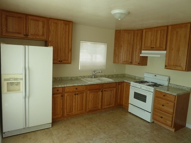 Building Photo - Foothill Plaza Apartments