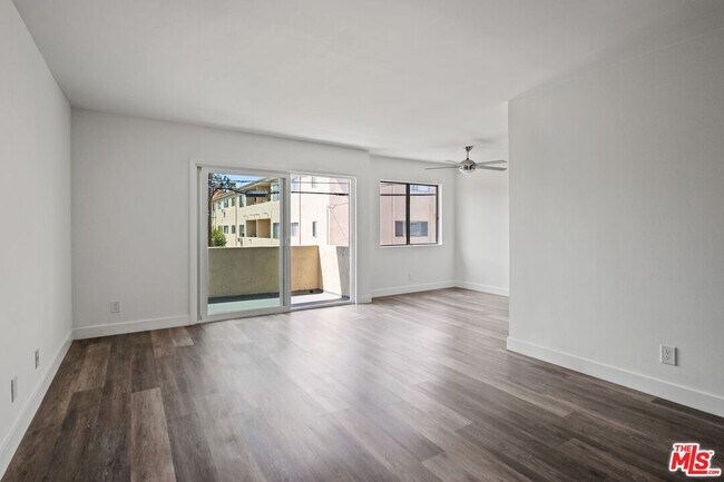 Foto del edificio - 12033 Goshen Ave