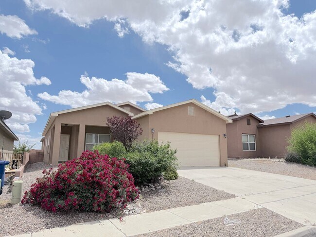 Foto del edificio - Beautiful 3 bed 2 bath in SW Albuquerque! Spacious layout. New Flooring! 2 Car Garage. Near 98th ...