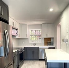 Building Photo - 660 Tennis Club Dr