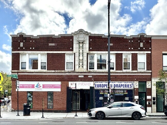 Foto del edificio - 3050 N Milwaukee Ave