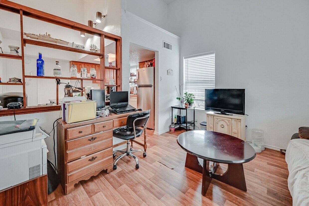 Primary Photo - 311 Kings Way Dr