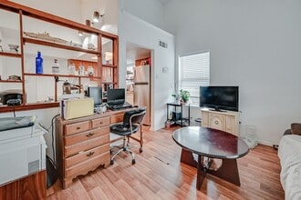 Building Photo - 311 Kings Way Dr