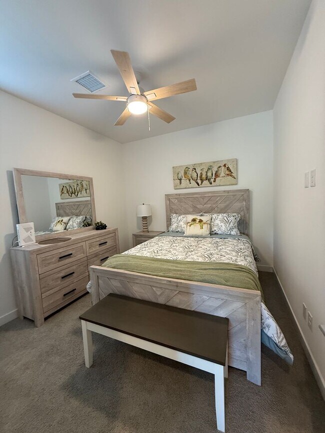 Foto del edificio - "NEW Luxury 3 BR" Designer furnished Home ...