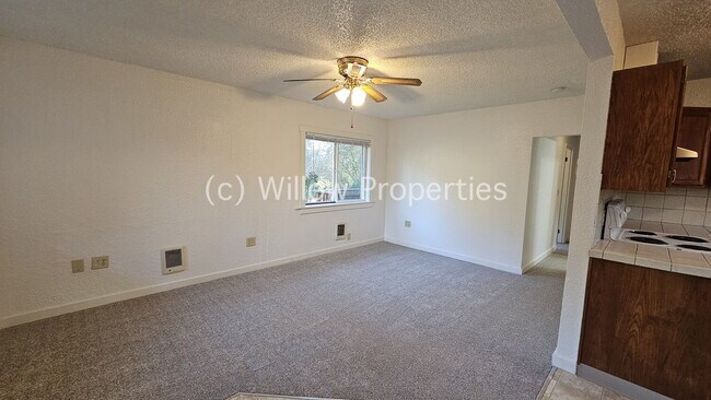 Building Photo - Quaint Two Bedroom in Lakewood