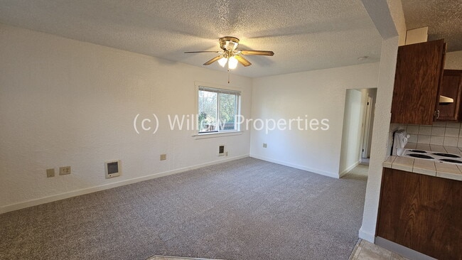 Foto del edificio - Quaint Two Bedroom in Lakewood