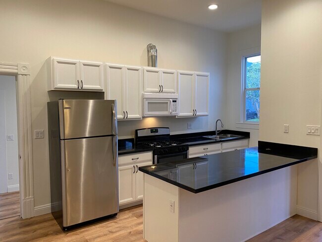 Building Photo - 1655 J St