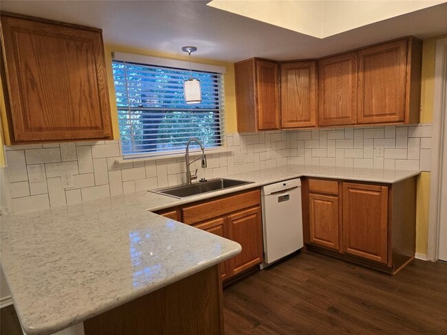 Building Photo - 604 Quail Creek Dr