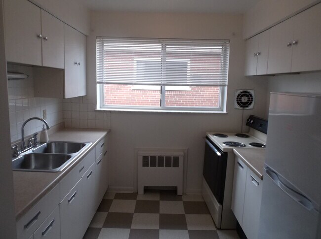 kitchen - 2505 Vera Ave