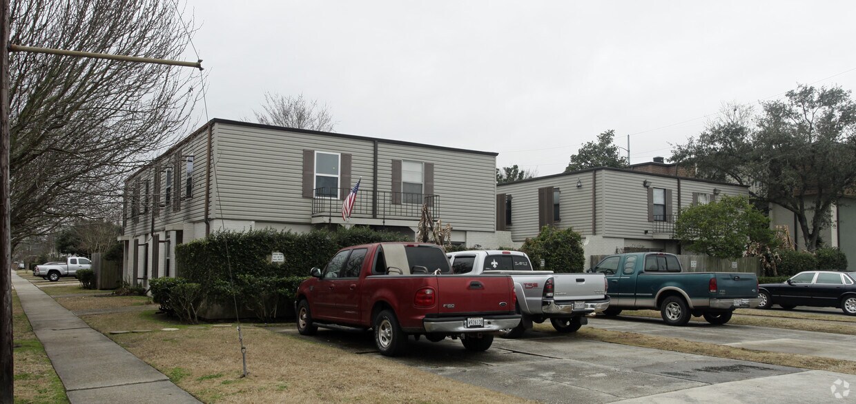 Building Photo - 1108 Lake Ave