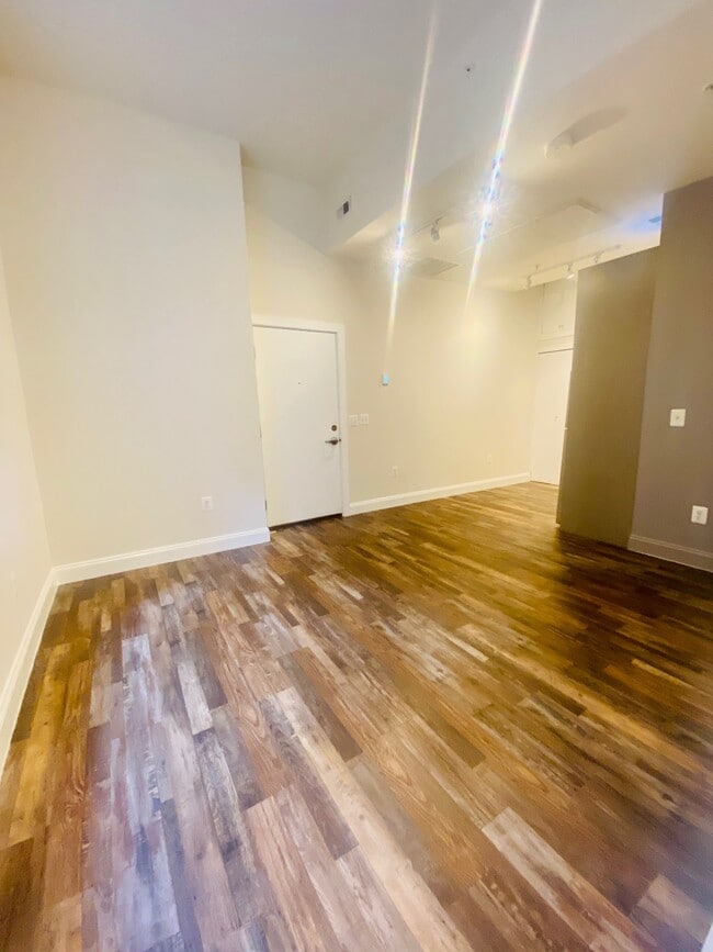 8 E Fayette St, Baltimore, MD 21202 Apartments in Baltimore, MD