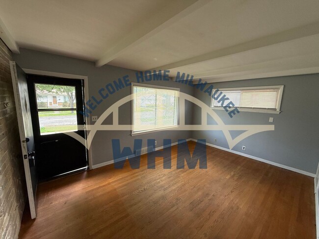 Building Photo - 4911 W Tesch Ave
