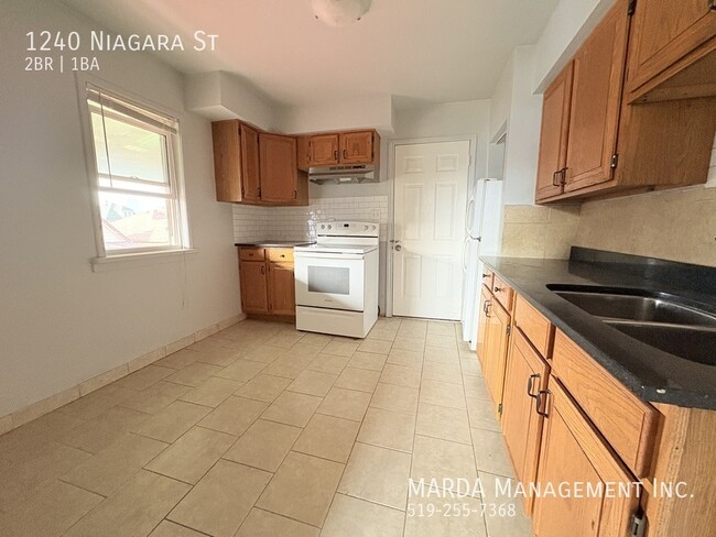 Building Photo - BRIGHT AND COZY 2BEDROOM/1BATH UPPER UNIT ...