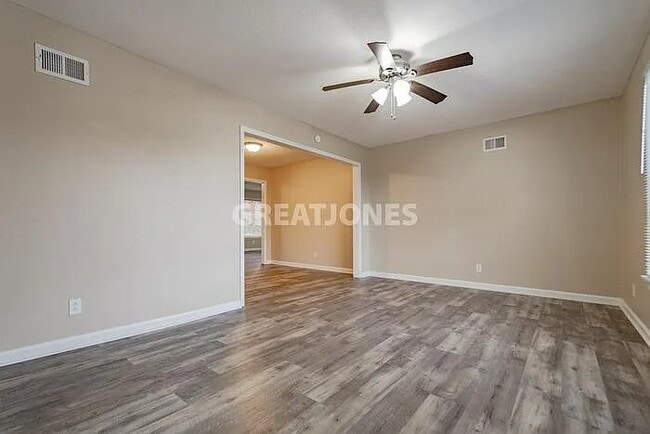 Building Photo - 1704 Westchester Dr