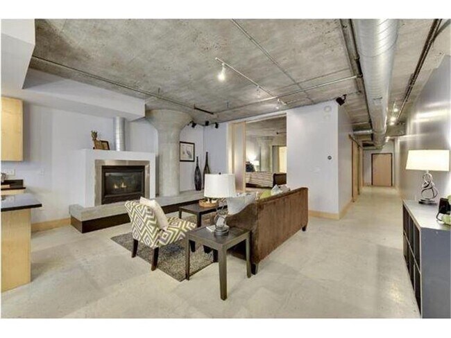 Building Photo - 525 N 3rd St