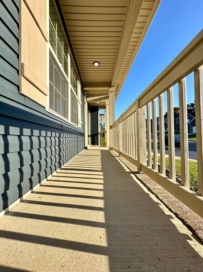 Building Photo - 1385 Sussex Dr