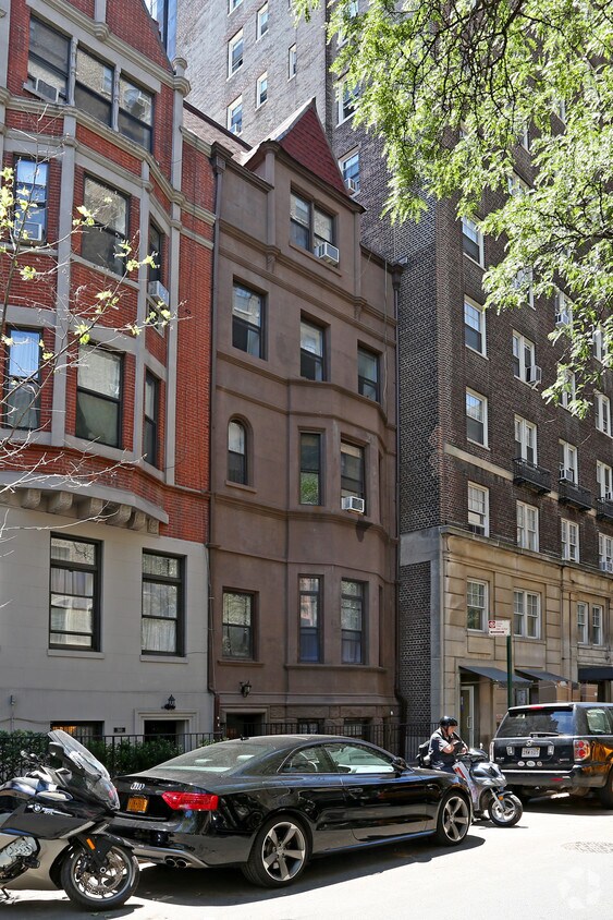 Building Photo - 162 W 75th St