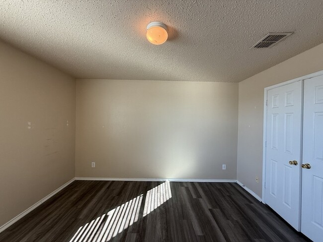 Foto del edificio - 3625 Clydesdale Dr