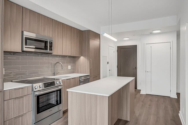 Building Photo - 88 Bathurst St