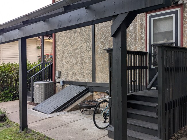 Building Photo - 1616 3rd St NE