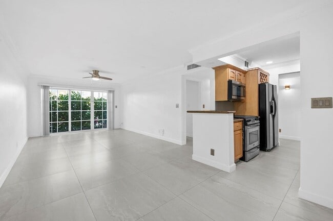 Building Photo - 1515 E Broward Blvd