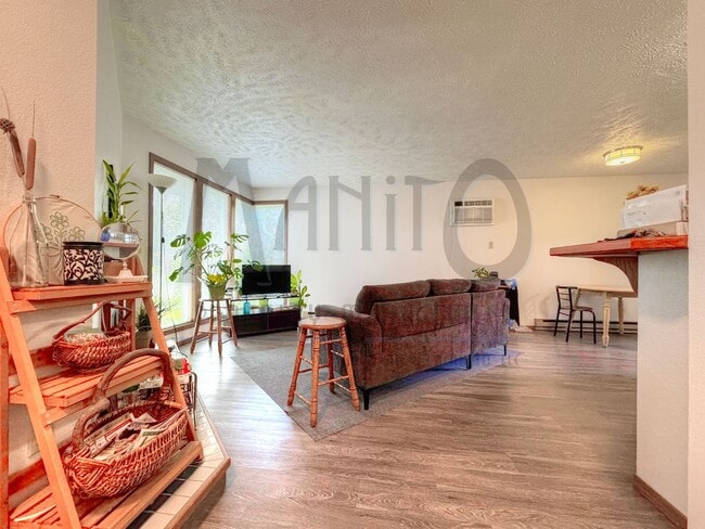 Building Photo - Ideally Located South Hill Unit