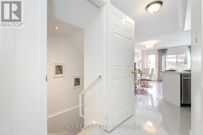 Photo du bâtiment - 5410 Sweetgrass Gate
