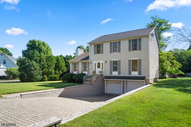 Foto del edificio - 32 Montville Ave