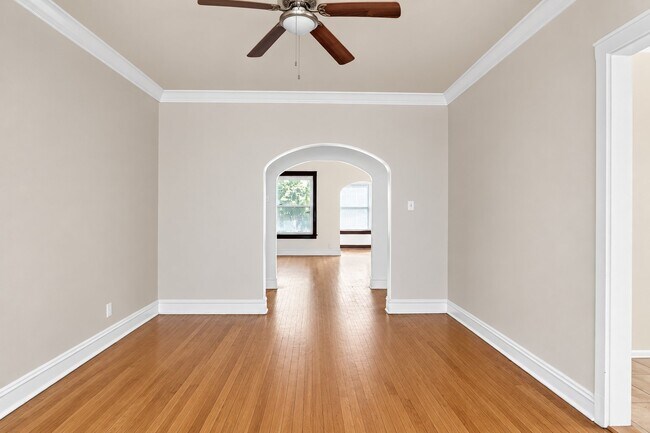 Foto del edificio - 1528 E 74th Pl