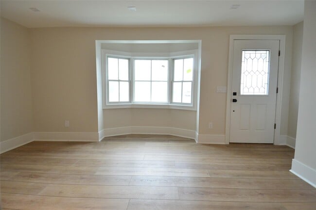 Building Photo - 137 Hillside Pl