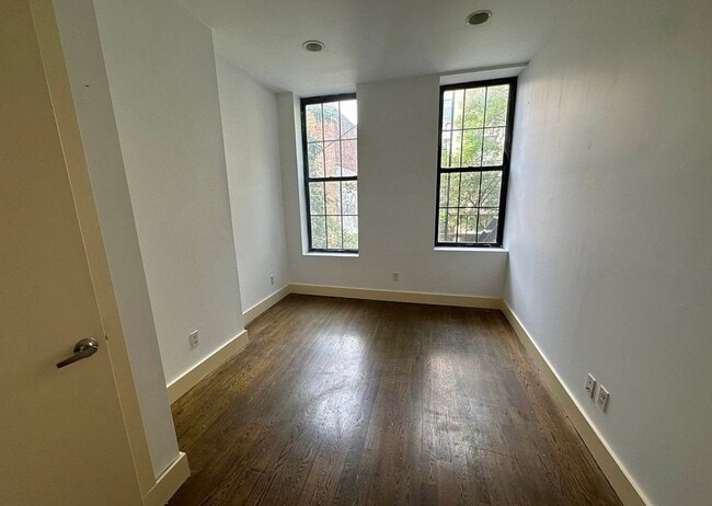 Foto del edificio - 349 Vernon Ave